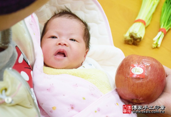 剃胎毛、滿月剃頭、嬰兒剃頭、嬰兒理髮、嬰兒剃髮、嬰兒剃胎毛、嬰兒滿月剃頭、寶寶剃頭、剃胎毛儀式、剃胎毛吉祥話、滿月剃頭儀式、滿月剃頭吉祥話、寶寶剃胎毛、寶寶滿月剃頭理髮、新北永和區剃胎毛、新北永和區滿月剃頭、新北永和區嬰兒剃頭剃胎毛、新北永和區嬰兒理髮、新北永和區嬰兒剃髮、陳寶寶(新北永和區嬰兒寶寶滿月剃頭理髮、免費嬰兒剃胎毛儀式吉祥話)。中國風會場，爸媽寶貝免費穿「日中韓」古裝禮服。專業拍照、DVD光碟、證書。★購買「臍帶章、肚臍章、胎毛筆刷印章」贈送：剃頭、收涎、抓周，三選一。2016.01.13 照片8